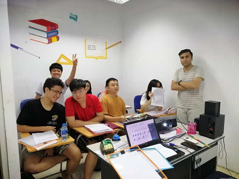  Tại KOS English Center, các giáo viên training định kỳ tại Hội Đồng Anh (địa điểm thi IELTS tại Việt Nam) để liên tục cập nhật những bộ đề và phương pháp giảng dạy mới nhất