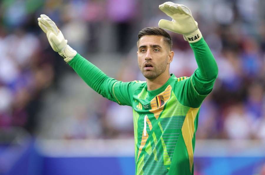 Những bước bắt đầu từ nền bóng đá nhỏ bé - hình thành nên bệ phóng của một thủ môn xuất sắc